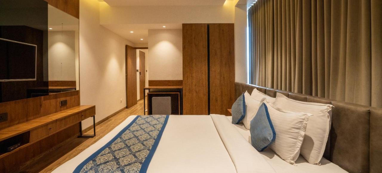 Pinnacle Grand Hotel Ahmedabad Exterior foto